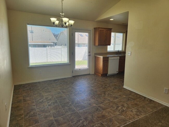 Building Photo - West Valley S. 90th 3br 2ba Double garage,...