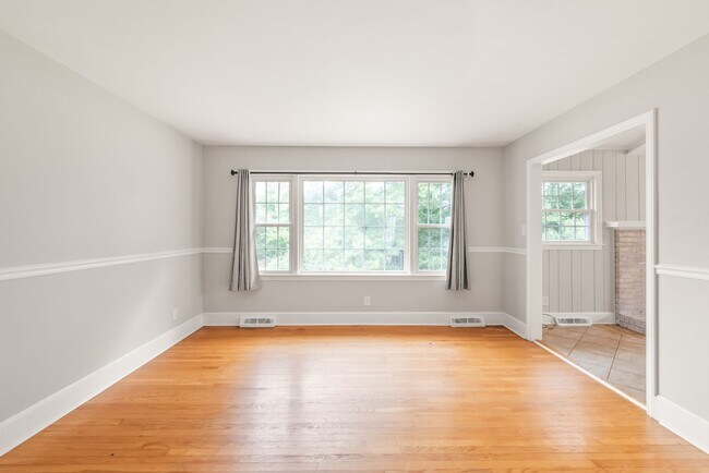 Building Photo - 3 Bedroom Home in South Charlotte