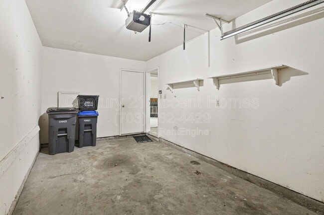 Building Photo - 6719 Sunset Woods Ct