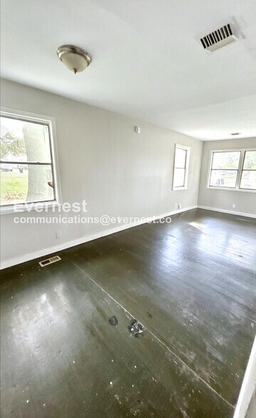 Building Photo - 2724 Lee Ave SW
