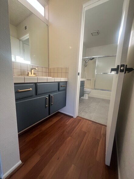 Building Photo - 8739 Pine Crest Pl