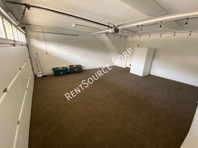 Building Photo - 43328 Lookabout Rd