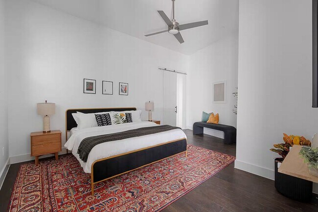 Building Photo - Stylish 1-Bedroom Near Downtown Dallas