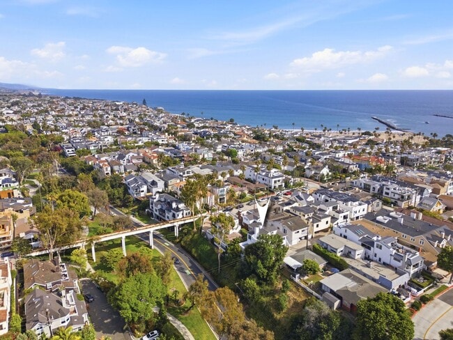 Building Photo - Premier Location in Corona Del Mar for 12-Month Lease