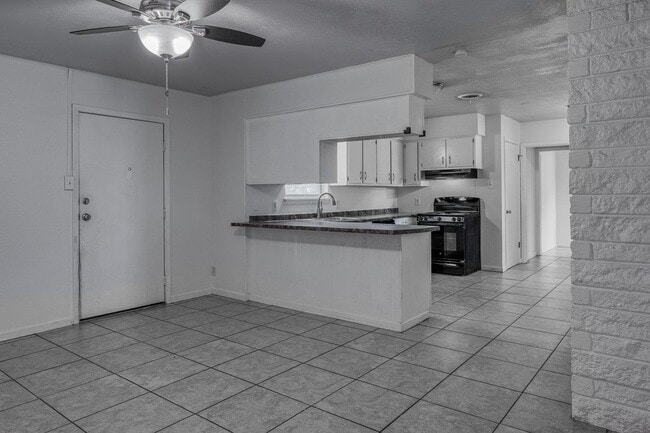 Building Photo - 243 Elizabeth Dr