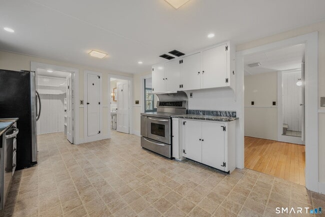 Building Photo - 260 Hamburg Rd