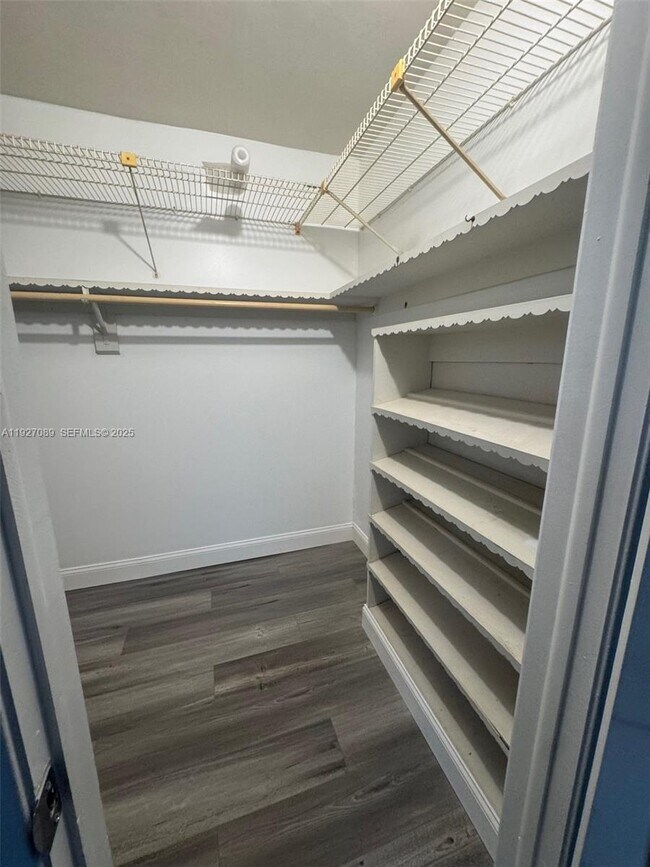 Building Photo - 1881 Middle River Dr