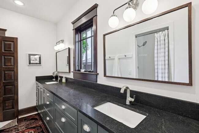 Building Photo - Beautiful Historic 4BR/3BA Gem | Hillsboro...