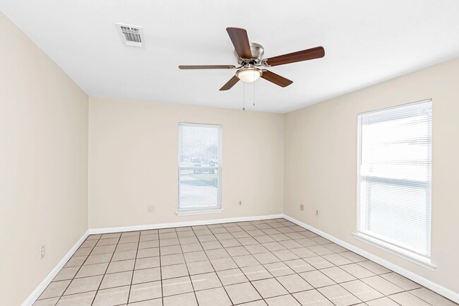 Building Photo - 2 Bedroom Condo of Jefferson Hwy