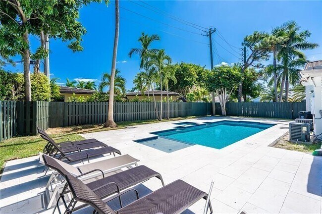 Building Photo - 4620 NE 25th Ave