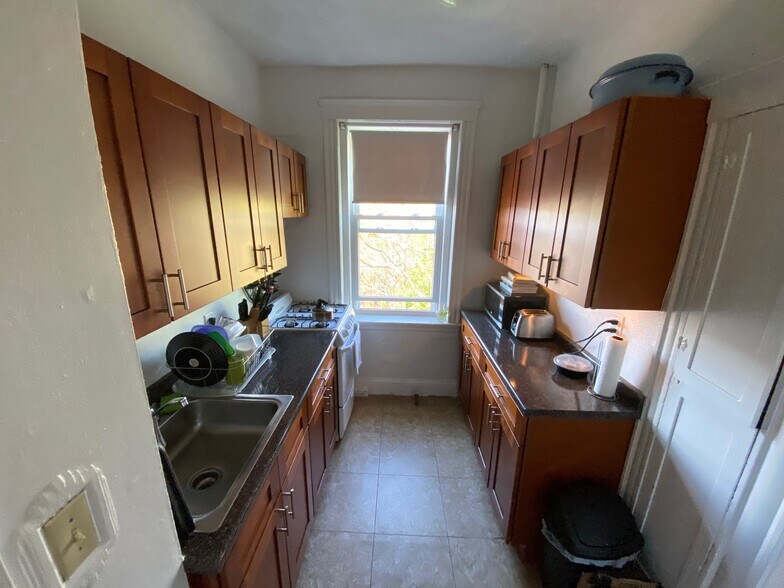 Primary Photo - 24 Chiswick Rd