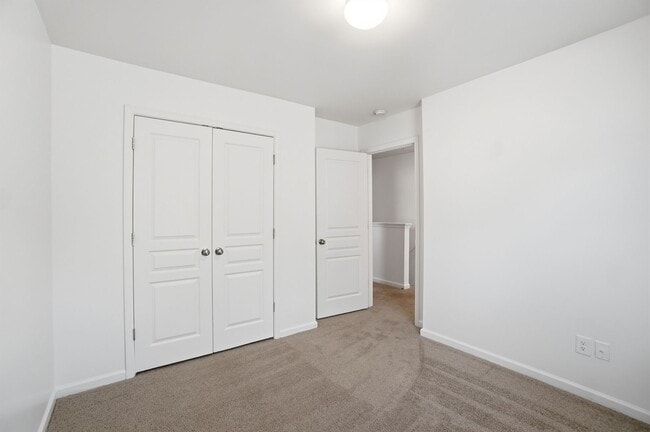 Building Photo - 4-bedroom with Water Front View