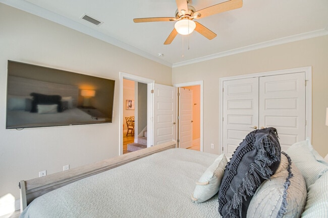 Building Photo - 13941 Del Rio Dr