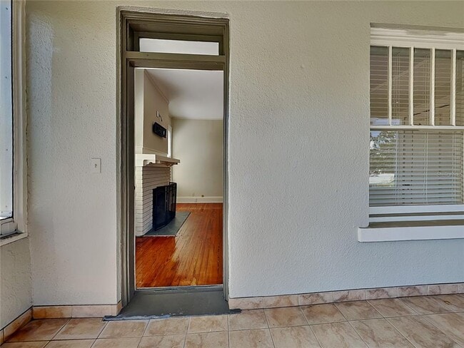 Building Photo - 1806 W Morrison Ave