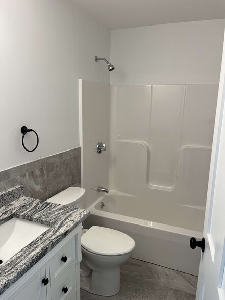 Building Photo - 169 E Main St