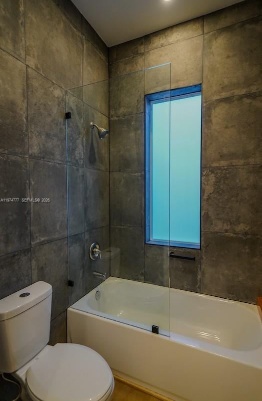 Building Photo - 112 NW 24th Ct