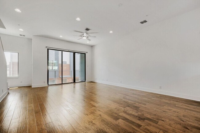 Building Photo - 1606 N Hackberry St