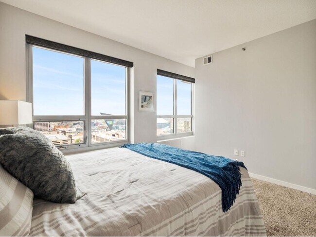 Building Photo - 929 Portland Ave