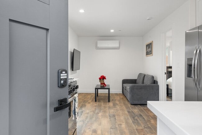 Building Photo - 1316 Grand Ave