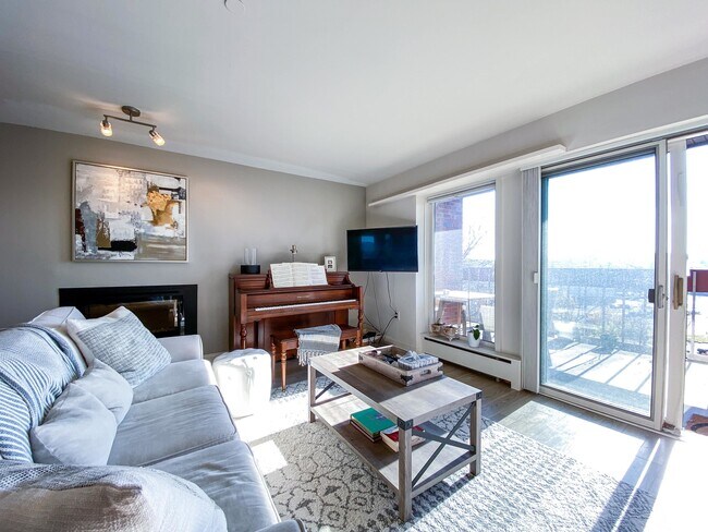 Building Photo - 601 N Segoe Rd