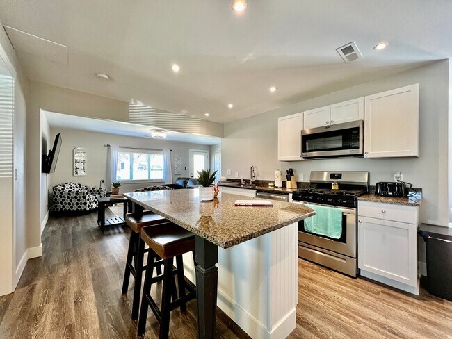 Building Photo - Quaint 4 Bedroom furnished Ranch Home in Mason Ohio