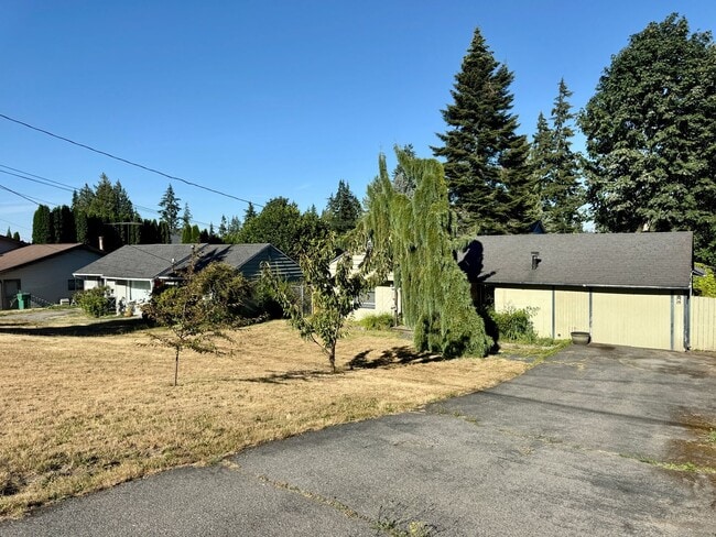 Building Photo - Beautifully Remodeled 4-Bedroom Home with Spacious Backyard in Mountlake Terrace
