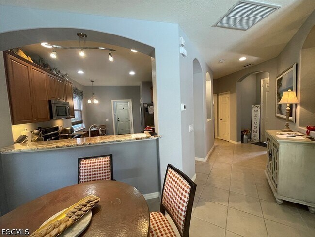Building Photo - 10630 Camarelle Cir