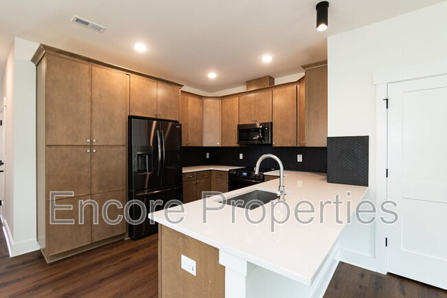 Building Photo - 1406 Gearwood Ave