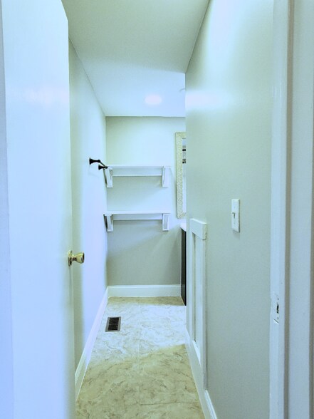 Building Photo - 90 E 8th Ave