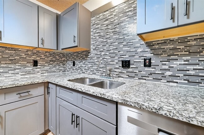 Building Photo - 16106 Barbarossa Dr