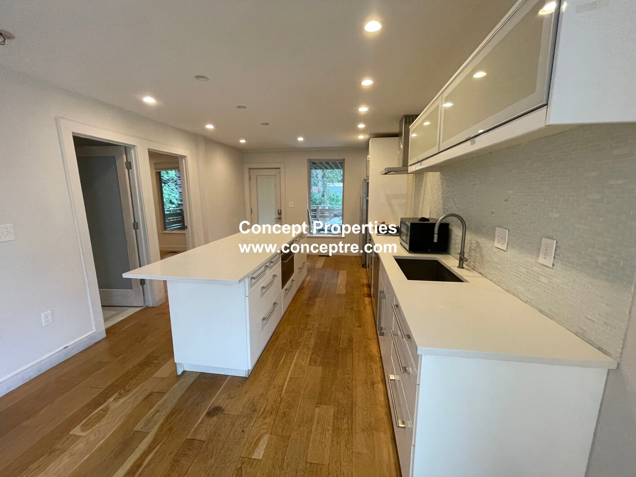 Building Photo - 39 Thornton St