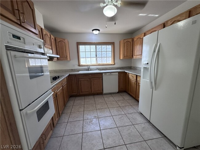 Building Photo - 7213 Roe Ct