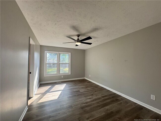 Building Photo - 945 Winterberry Dr