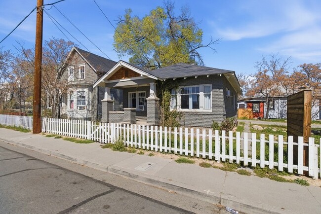 Building Photo - 423 Mill St