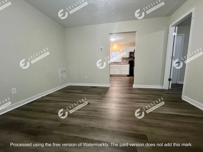 Building Photo - Spacious 1 BR 1 Bath bottom unit