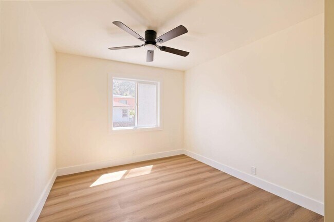 Building Photo - 342 S Ave 56