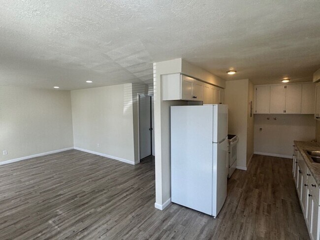 Building Photo - 3007-3009 JUANIPERO