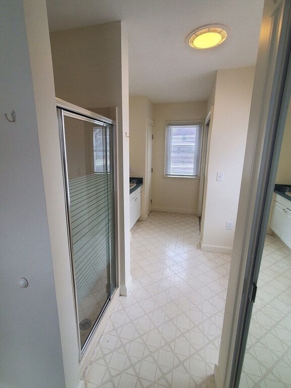 Building Photo - 40 Pine St