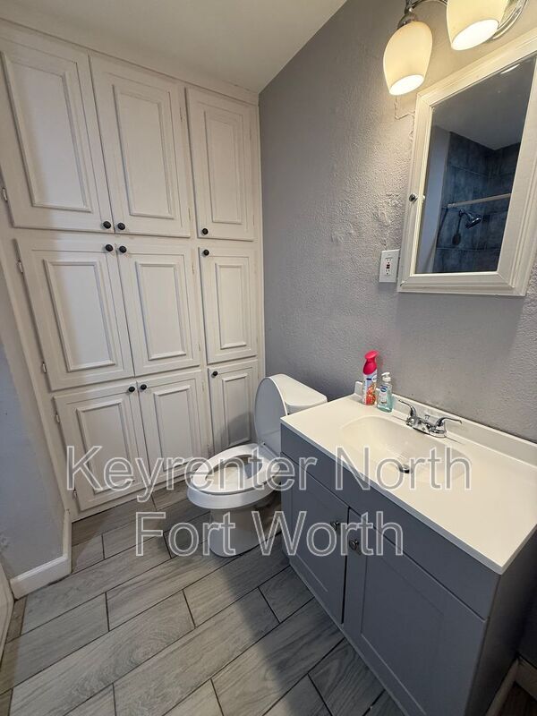 Building Photo - 3770 Wayside Ave