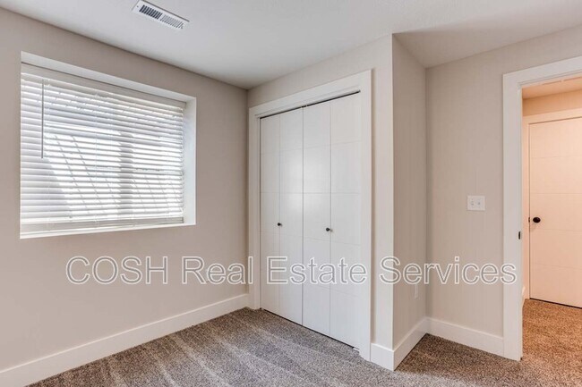 Building Photo - 8447 W 37th Ct N