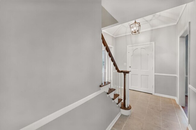 Building Photo - 3405 Hillvale Rd
