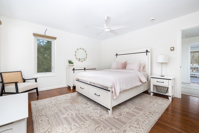 Building Photo - 9 Belshyre Ct