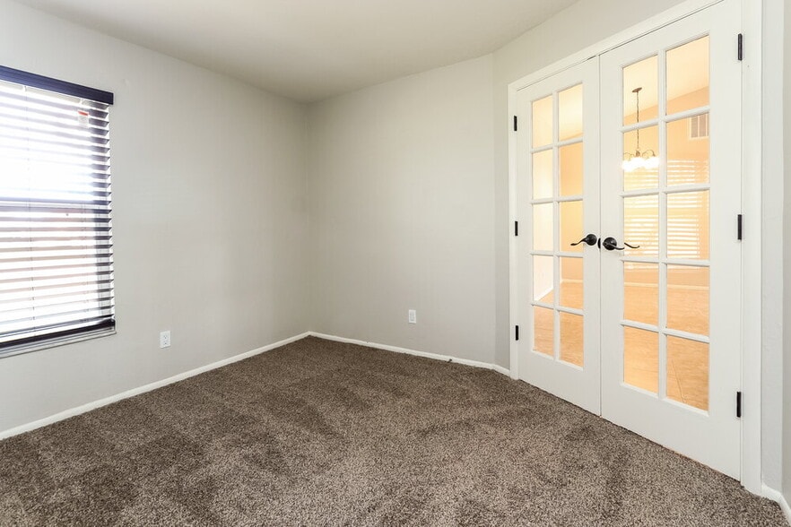 Building Photo - 1414 NE Van Loon Ln