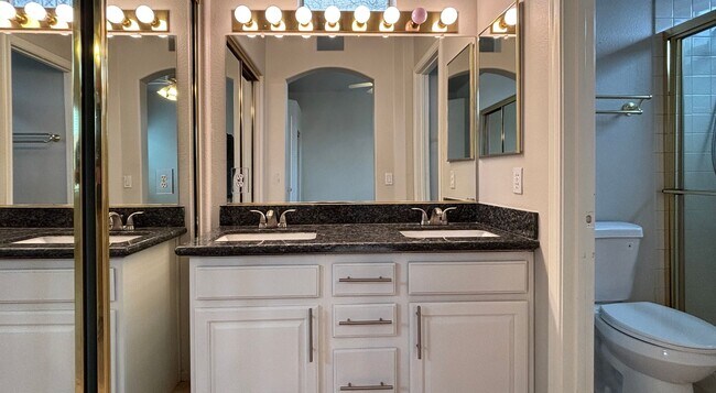 Building Photo - Single Story Summerlin Home with 3 Bedrooms! No Carpets. New Laminate Flooring. Cute backyard.