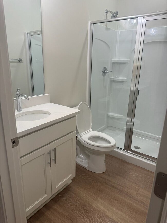 Building Photo - Glenwood Townhomes Unit #103