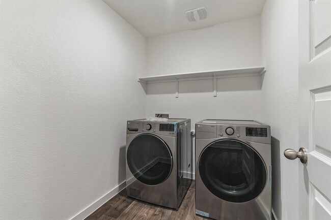 Building Photo - 309 Pedernales Ln