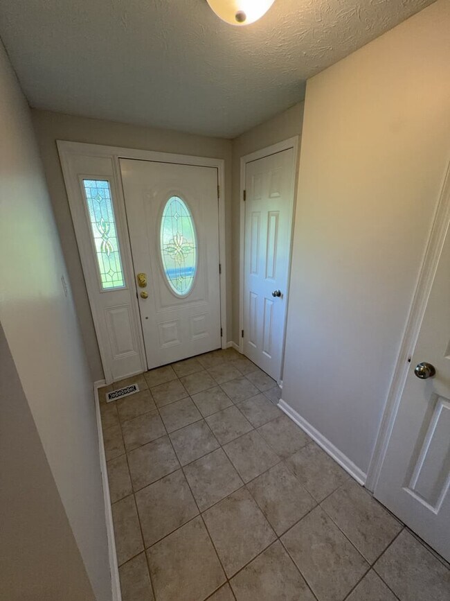 Building Photo - 778 Woodlyn Dr S