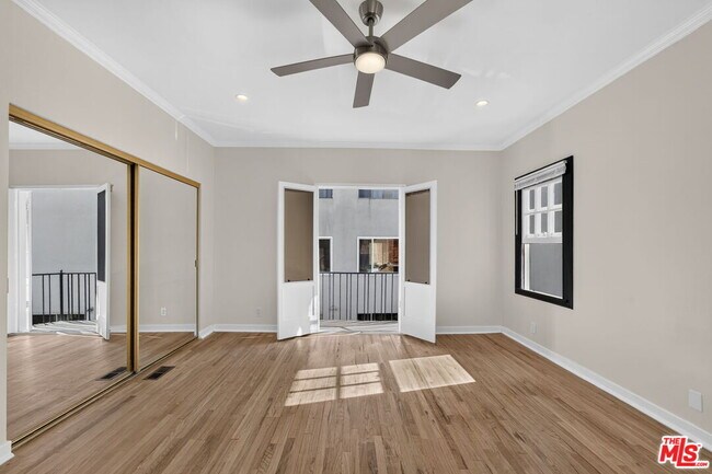 Building Photo - 215 S Gale Dr