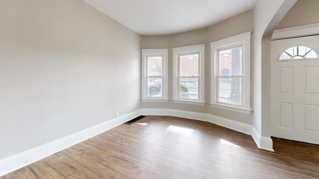 Building Photo - Lease to own! 5 bedroom/1 bath, Old Brooklyn.