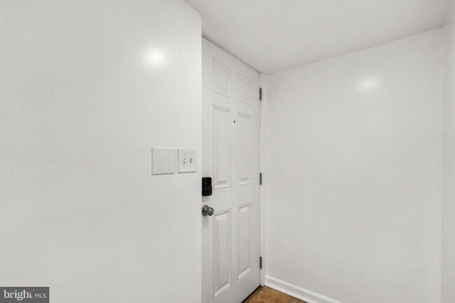 Building Photo - 141 Uhland Terrace NE